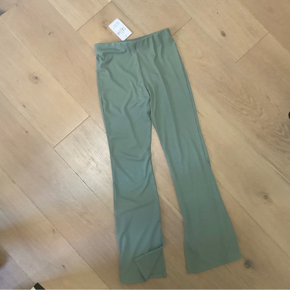 Ribbed stretch green flare pants